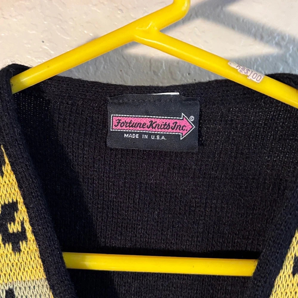 VINTAGE Fortune Knits Inc multicolor, unique pattern, brass button up knit V-n - Picture 6 of 8